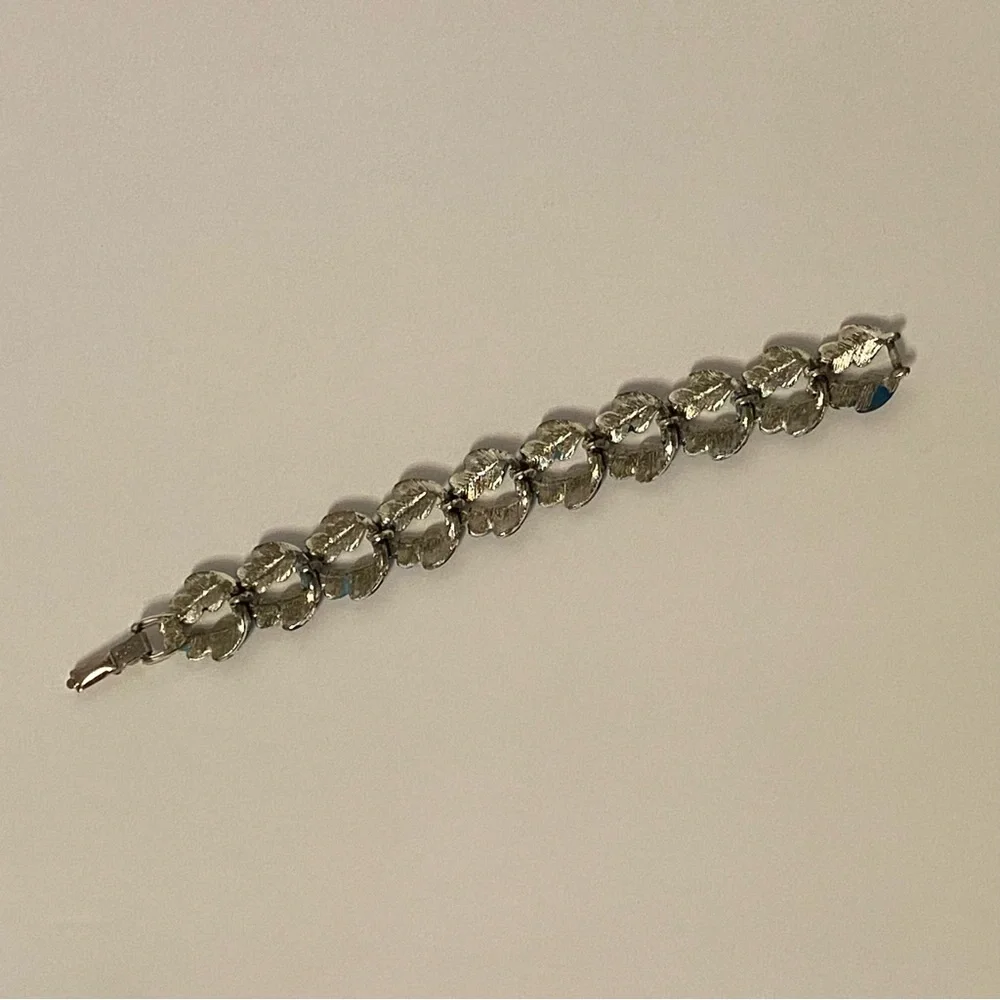 CORO SIGNED BRACELET LINKS BLUE ENAMEL LEAVES VINTAGE SILVER TONE 7”